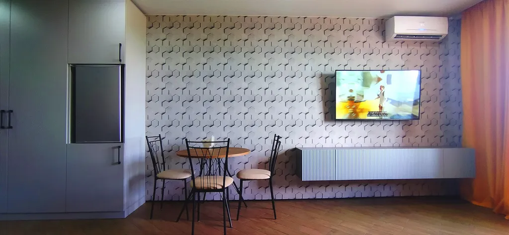 Уютная студия с видом на городской стадион Авангард