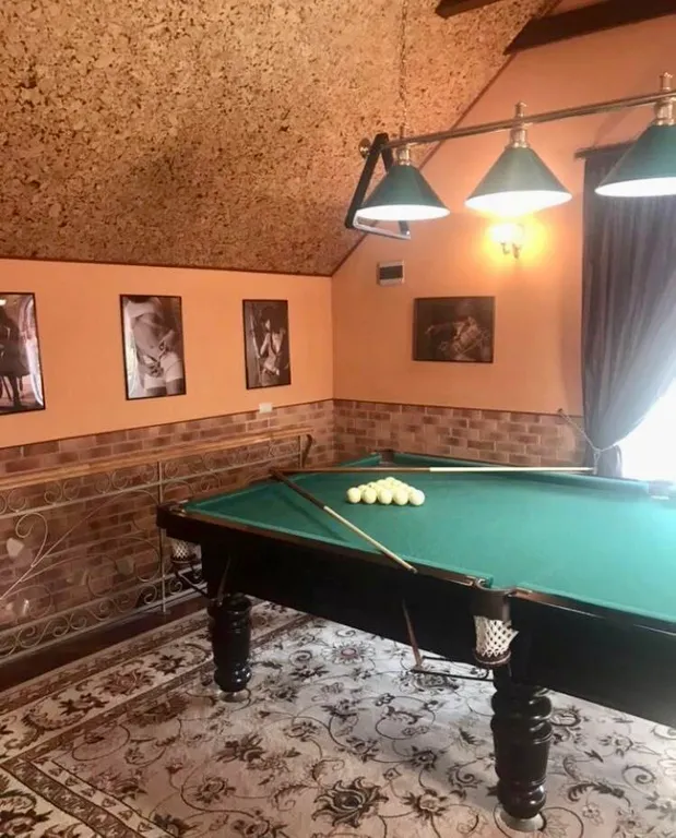 Дом с баней и бассейном