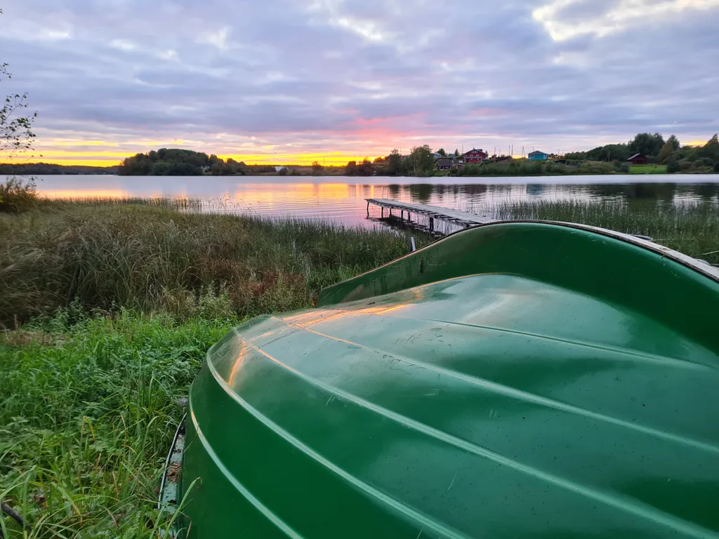 Домик у озера