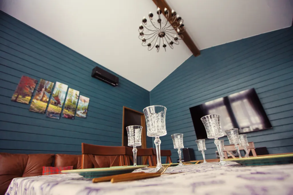 Большой панорамный коттедж в английском стиле с видом на озеро