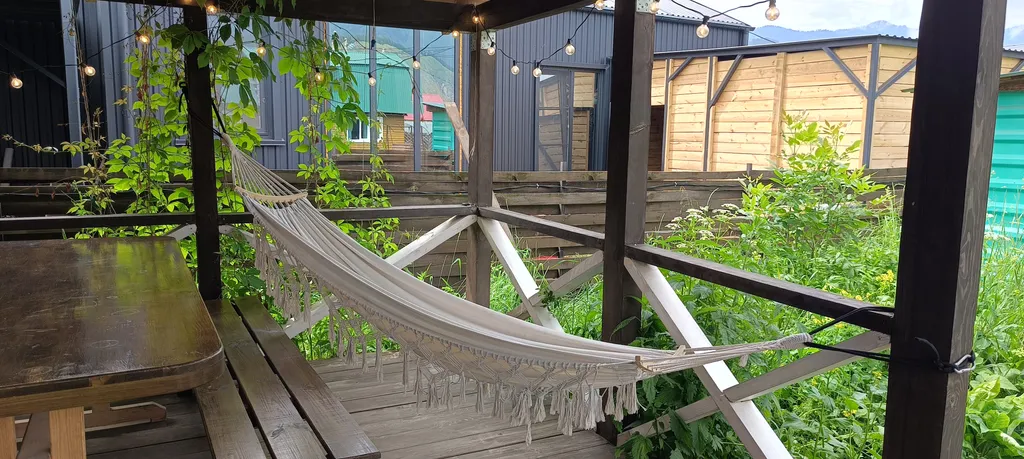 Домик среди гор