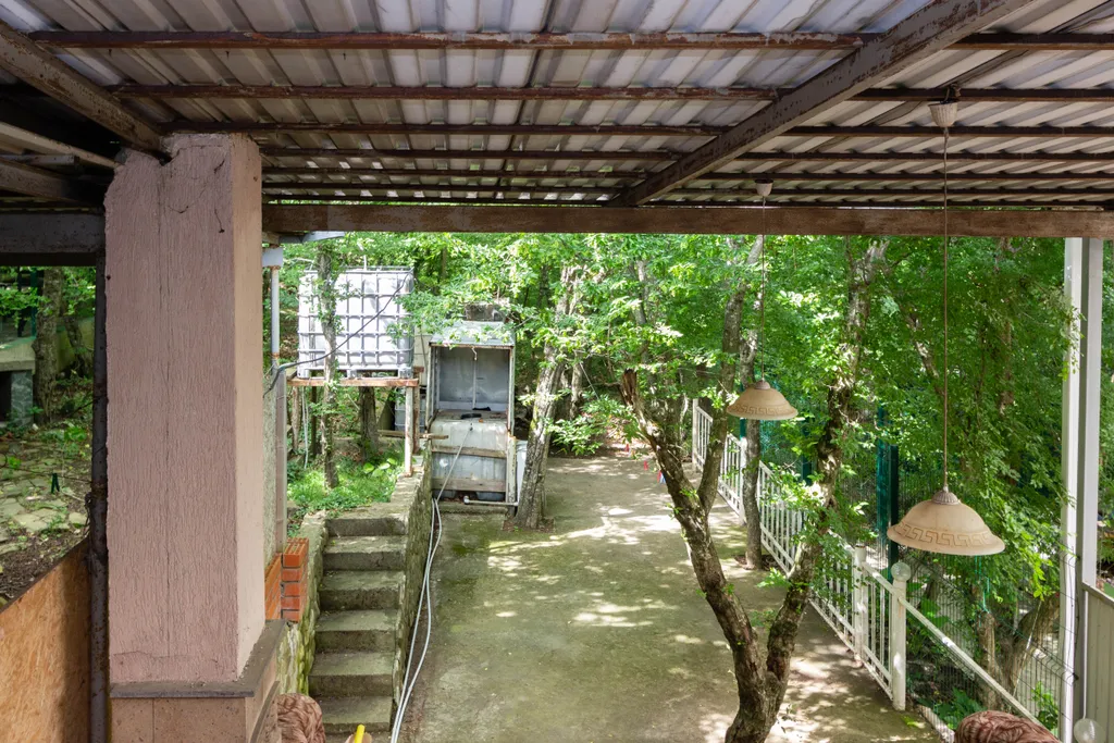 2-этажный дом в лесу в 5 минутах от моря