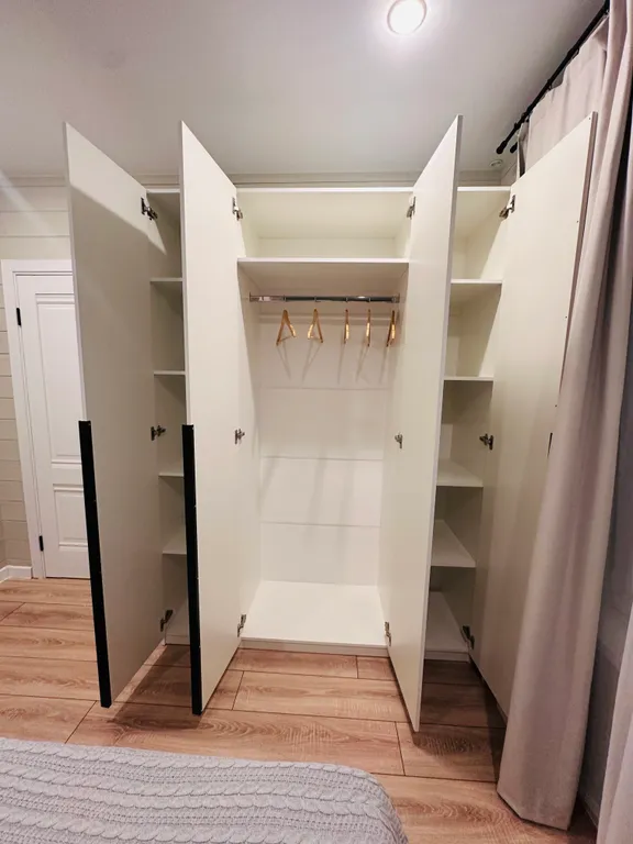 Загородный дом с видом на лес