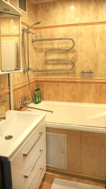 4-комнатная возле ТЦ Корона