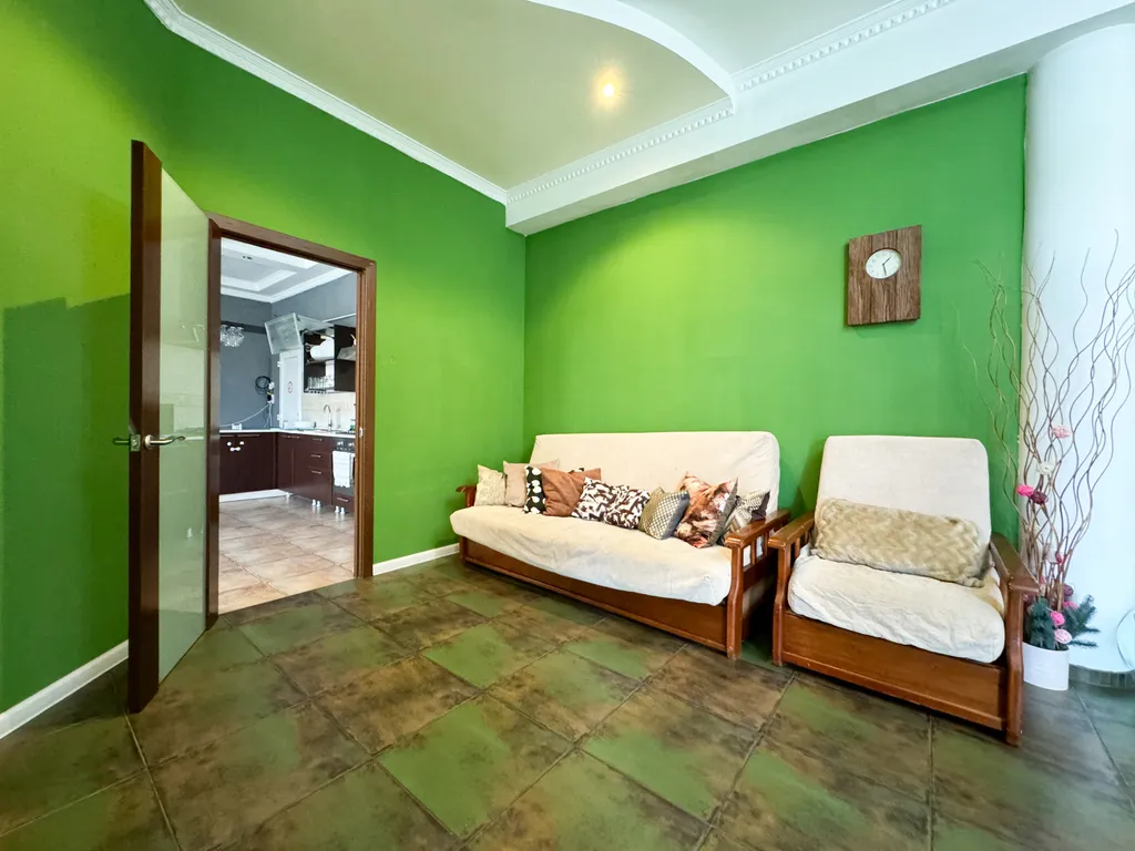 Дом с бассейном у парка Галицкого