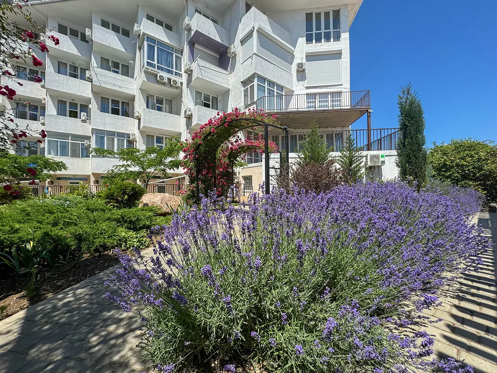 Дизайнерская студия в 20 метрах от пляжа