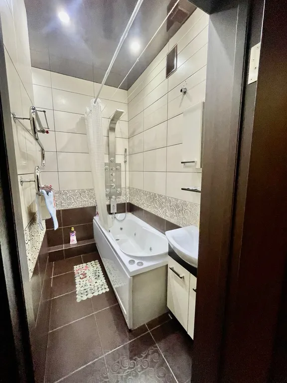 Рядом с бизнес отелем Азия в центре города