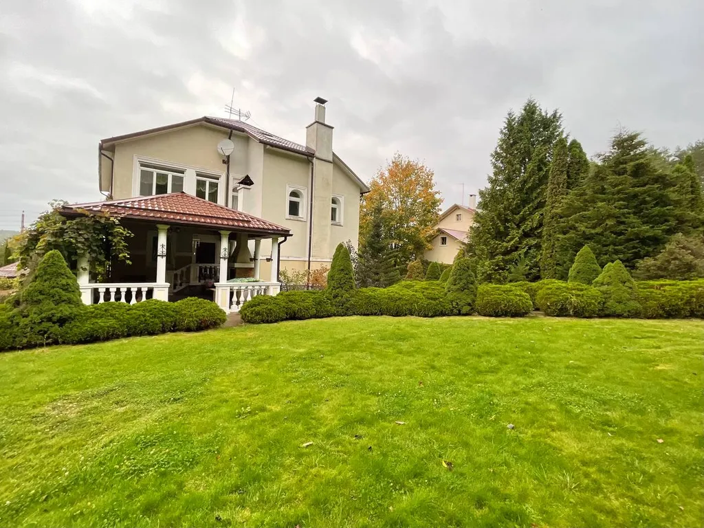 Коттедж Котедж в классическом стиле с бассейном, сауной, бильярдом — аренда посуточно в Боровляны