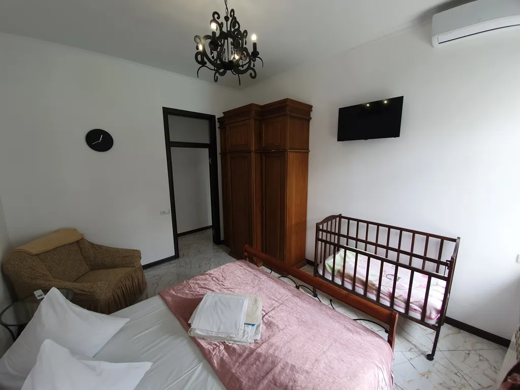 Домик с чудным зелёным двориком