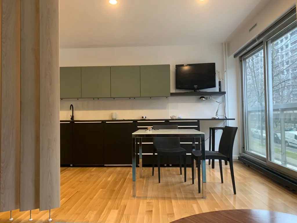 Студия в спокойном районе Парижа