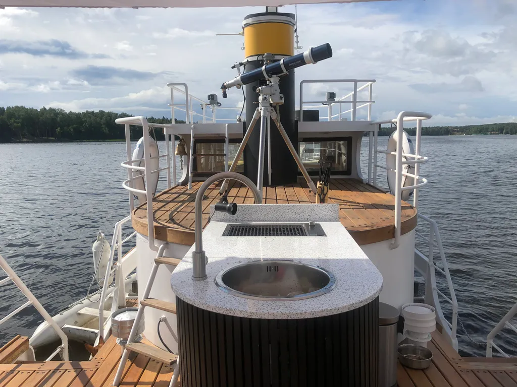 Теплоход для проживания