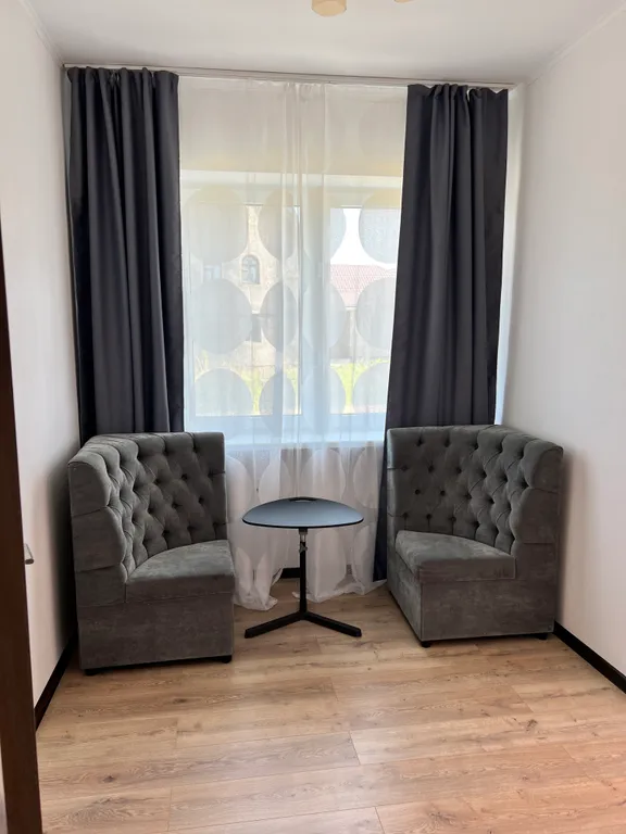 Большой коттедж с камином на просторном участке по Новой Риге