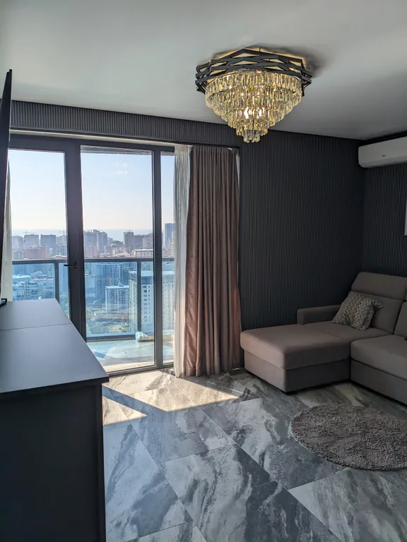 Квартира с отдельной спальней с лучшим видом на море и стадион