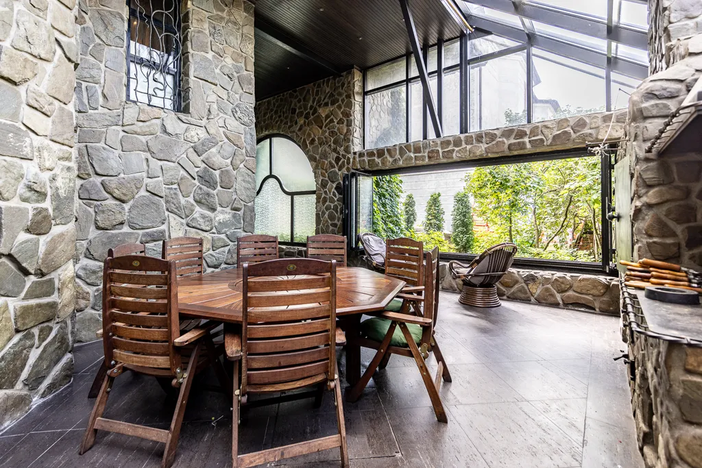 Дом-замок в Москве! Спа-зона, барбекю-зона внутри, караоке, кинозал...