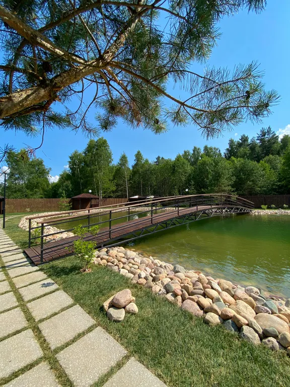 Просторный двухкомнатный коттедж 75 метров в лесу у пруда