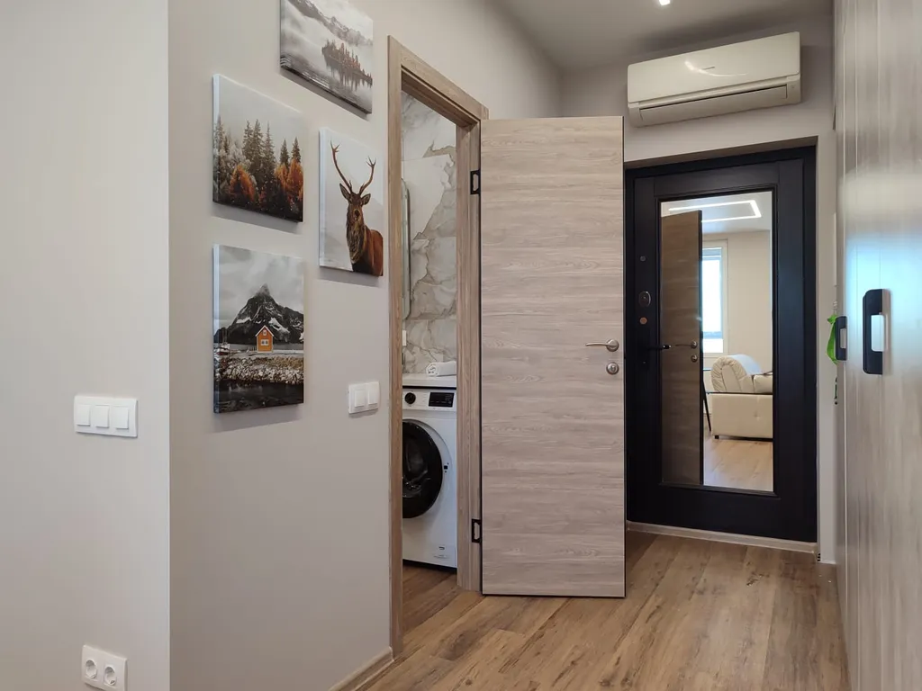 Домашний кинотеатр с большой ванной