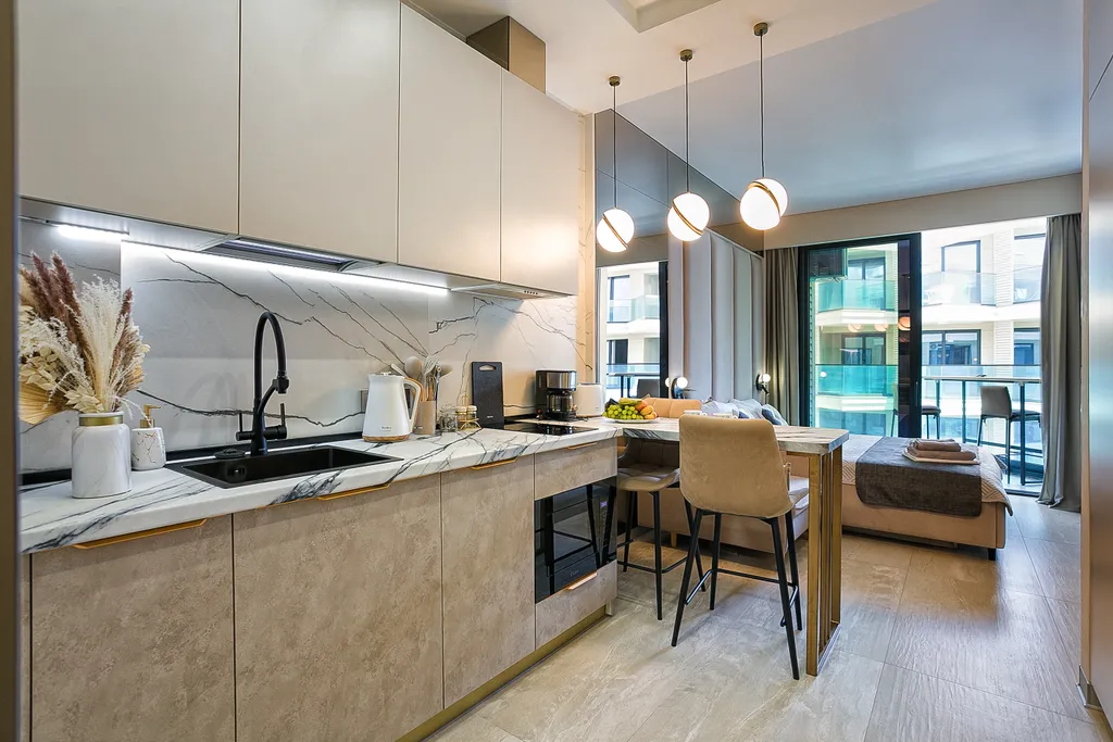 Дизайнерская студия с террасой с видом на море и свой пляж