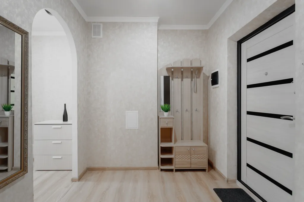 Большая квартира с раздельными комнатами и кухней