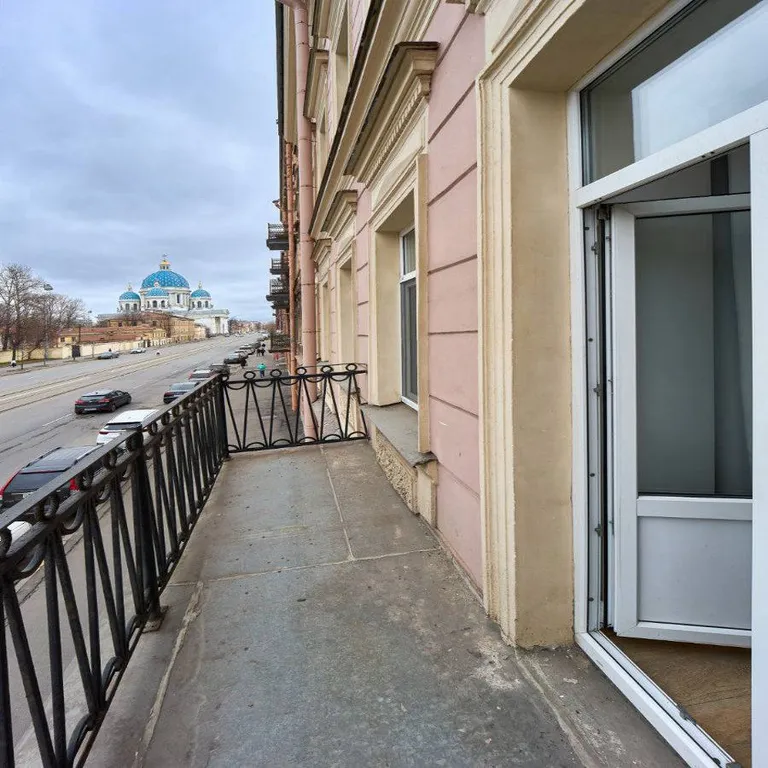 Квартира Трехместные апартаменты с двуспальной кроватью с балконом и креслом — Санкт-Петербург