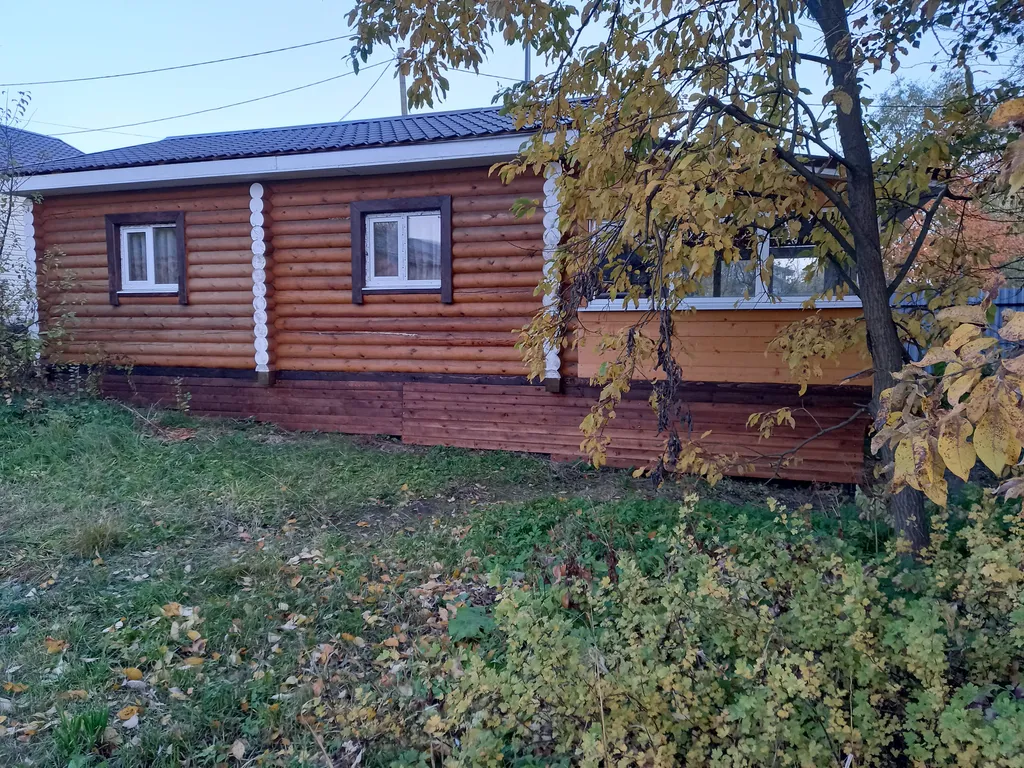 Домик из сосны в городе  С.