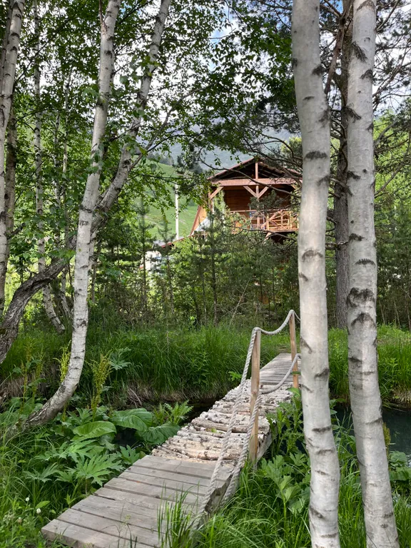 Уютный коттеджный домик в сосновом бору с прекрасными видами на горы