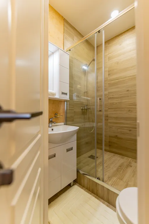 Квартира Двухкомнатная квартира класса комфорт с панорамным остеклением ветер гор — Геленджик