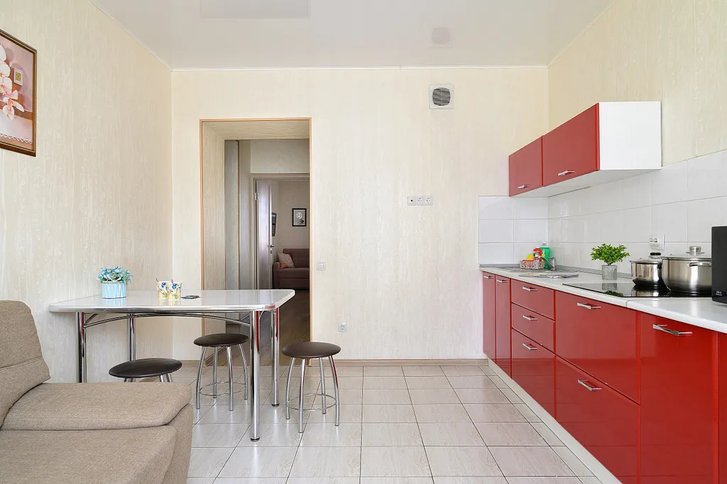 Современная двухкомнатная квартира с изолированными комнатами в центре