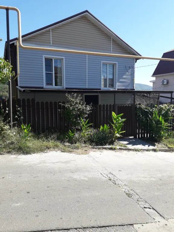 Целый дом с садом и двориком