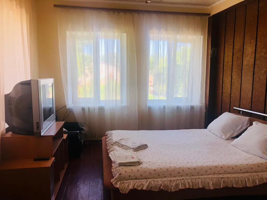 Дом для отдыха с большой беседкой