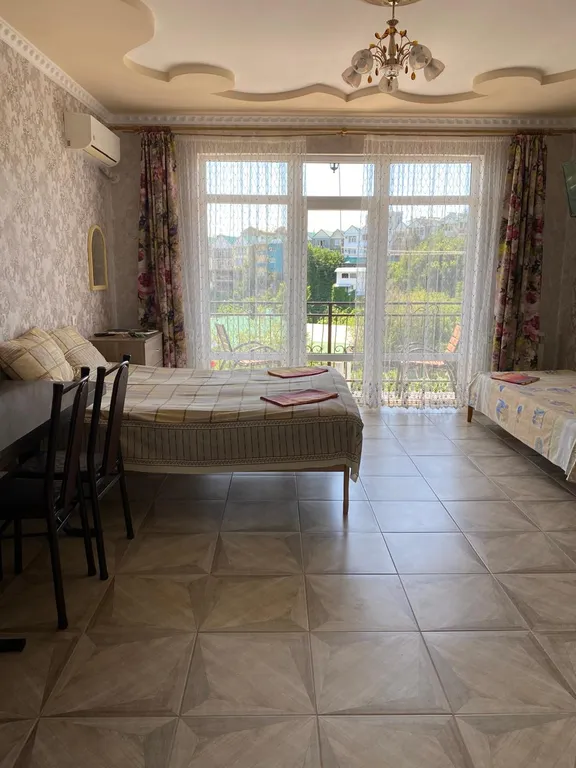 Комната с видом на море