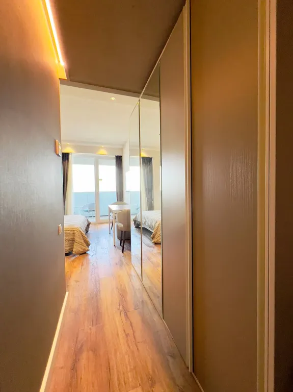 Alliance Palace, вид на старый город, море и горы