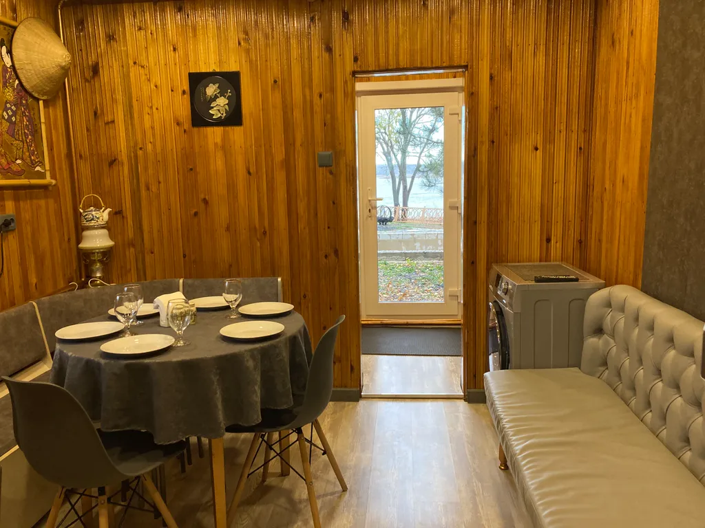 Чудесный дом на берегу реки