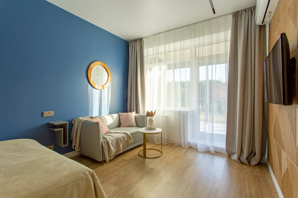 Уютная студия на берегу реки со своей террасой и живописным видом