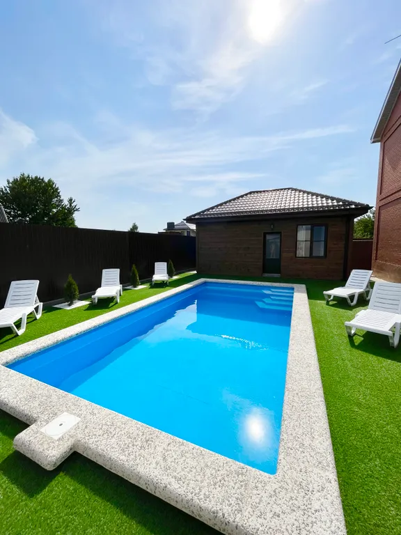 Коттедж с баней и теплым бассейном