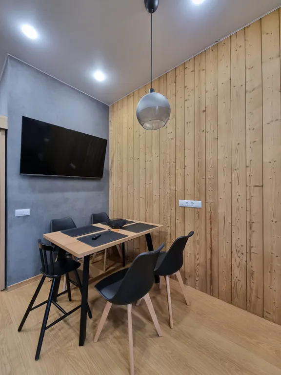 Современные апартаменты с джакузи у озера