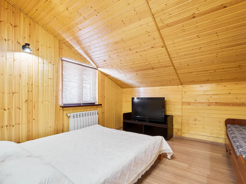 Домик с сауной и беседкой