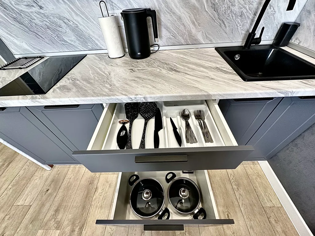 Студия с видом на город