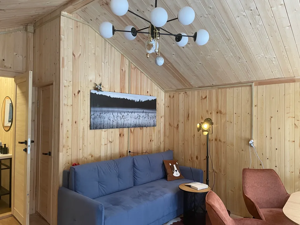 Уютный дом у леса