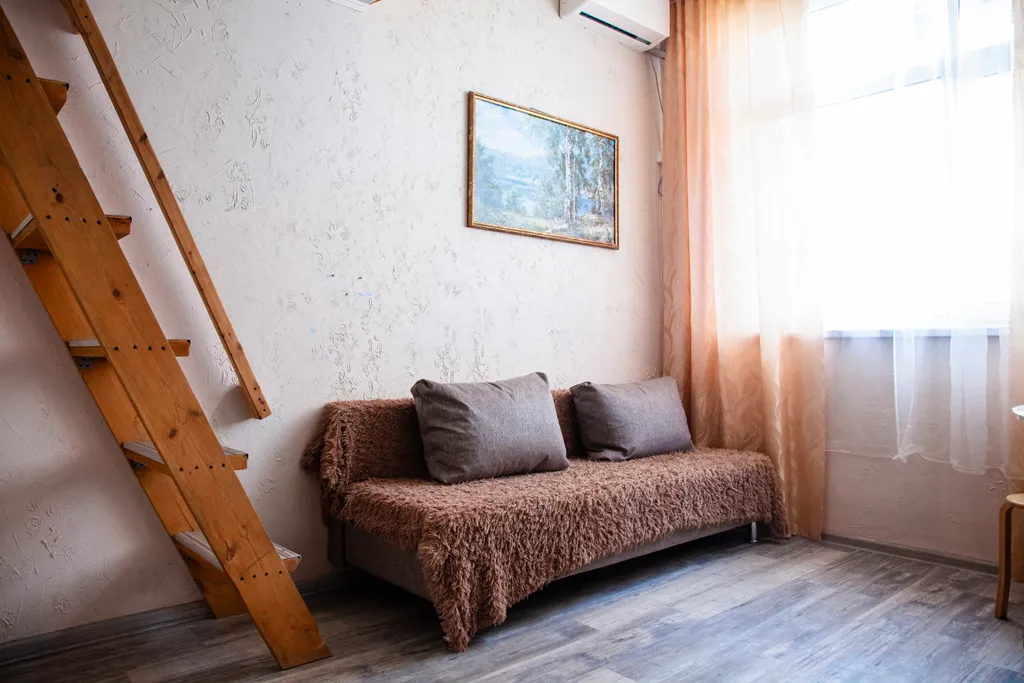 Уютная студия с мансардой в центре