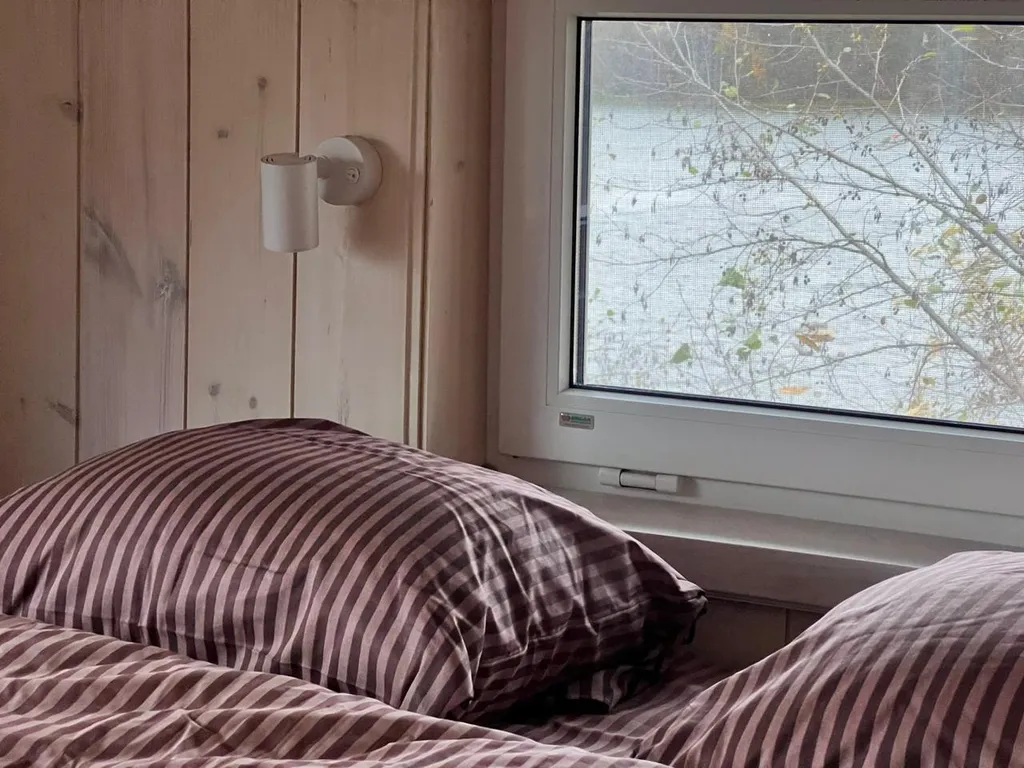 Коттедж Дом на берегу озера с камином — Казань