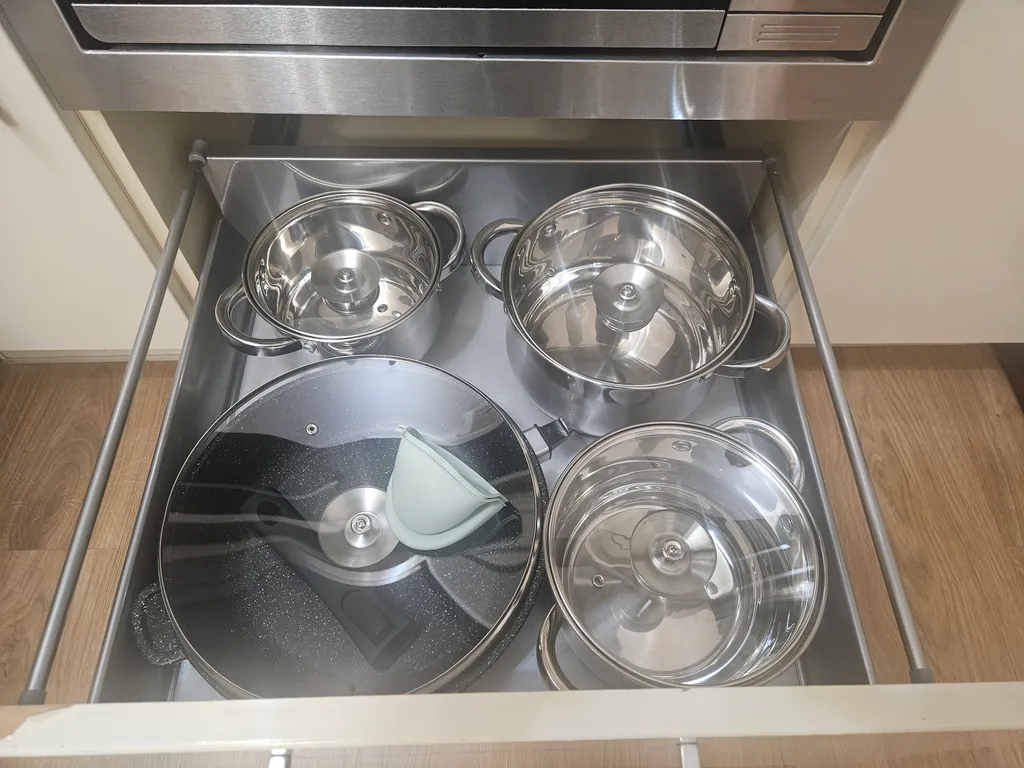 Апартаменты комфорт+ 2 спальни, 3 балкона, виды на город, реку и горы