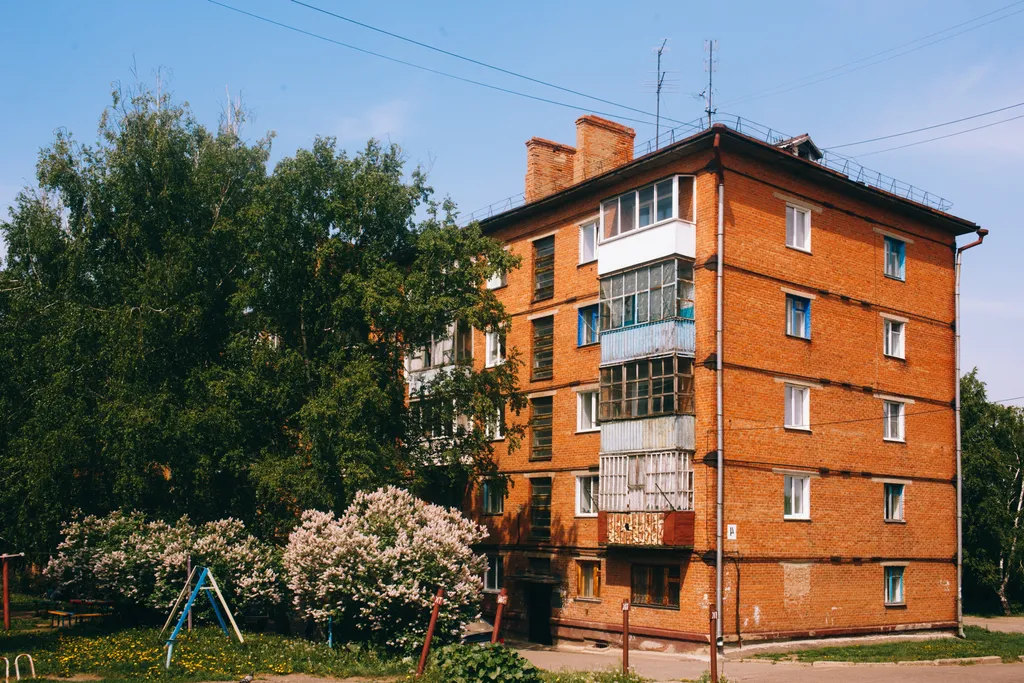 Яркая стильная квартира с видом на Сады