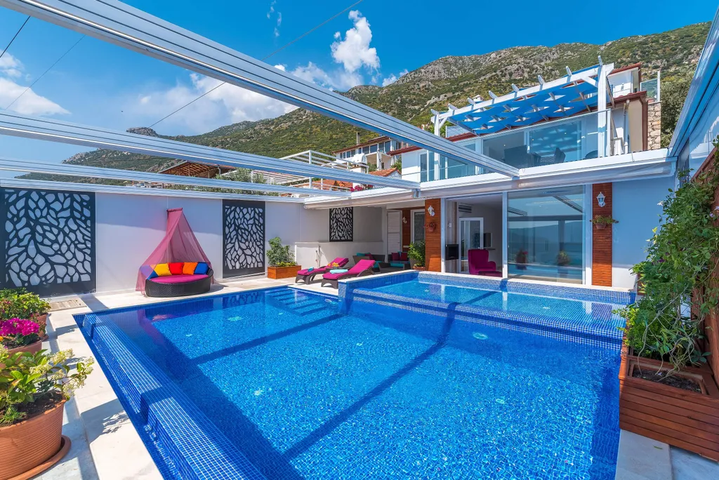 Вилла 466 с крытым бассейном с подогревом