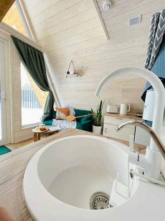 Треугольный дом