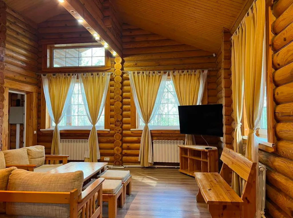 Загородный коттедж для компании в лесу на берегу реки Ока