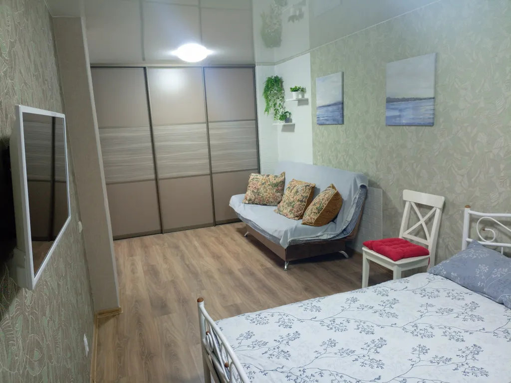 Уютная студия с двумя балконами в ЖК Берёзка