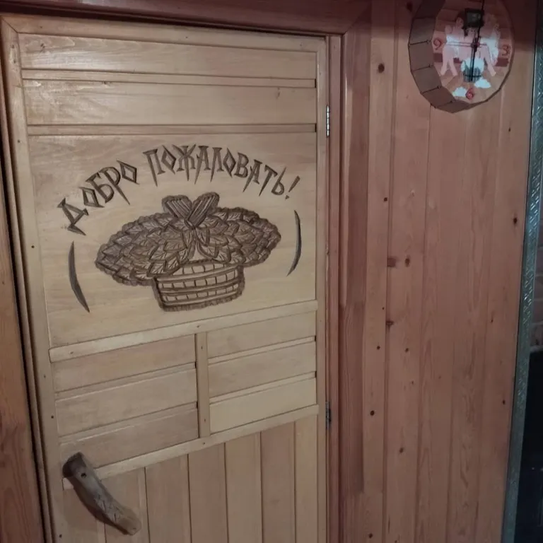 Домик в лесу с баней