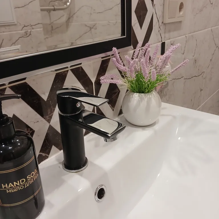 Квартира Квартира Шикарная новая студия в центре города — Омск