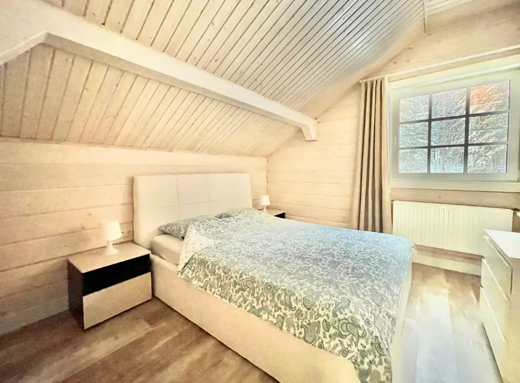 Коттедж с 4 спальнями, сауной и камином