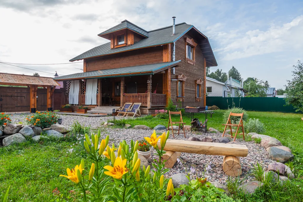 Этаж в доме с одной спальней, гостиной и верандой